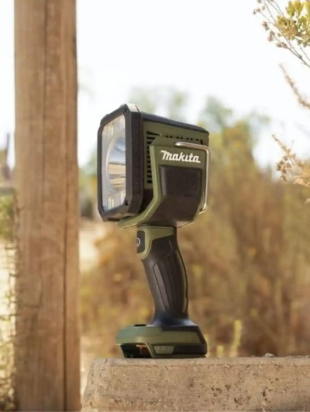 Makita ADML812 Outdoor Adventure 18V LXT LED Flashlight/Spotlight