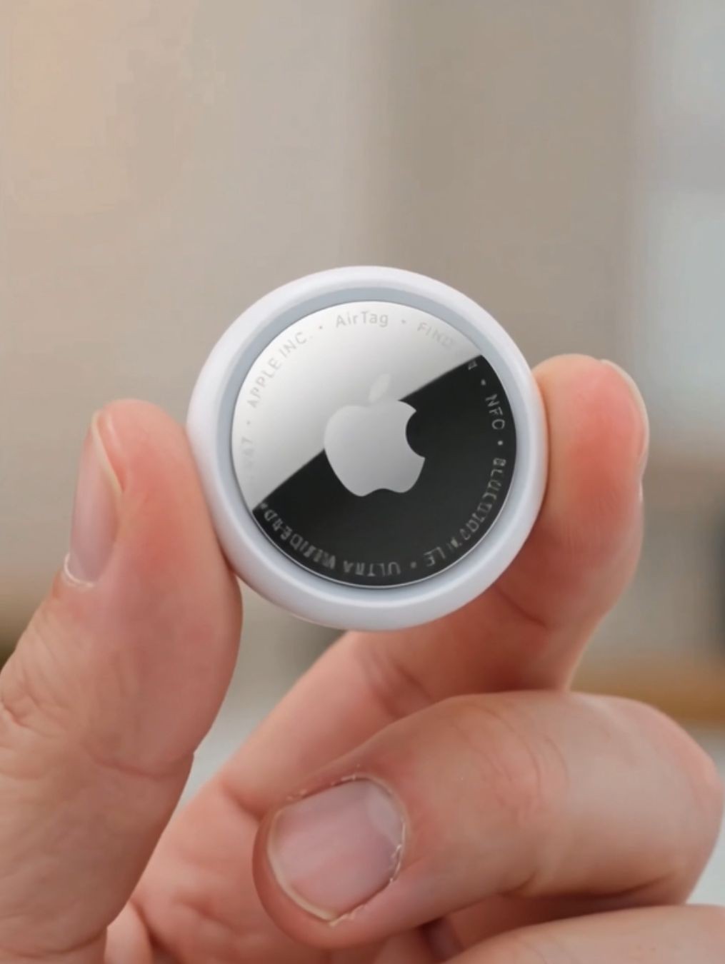 Apple AirTag and Tracker